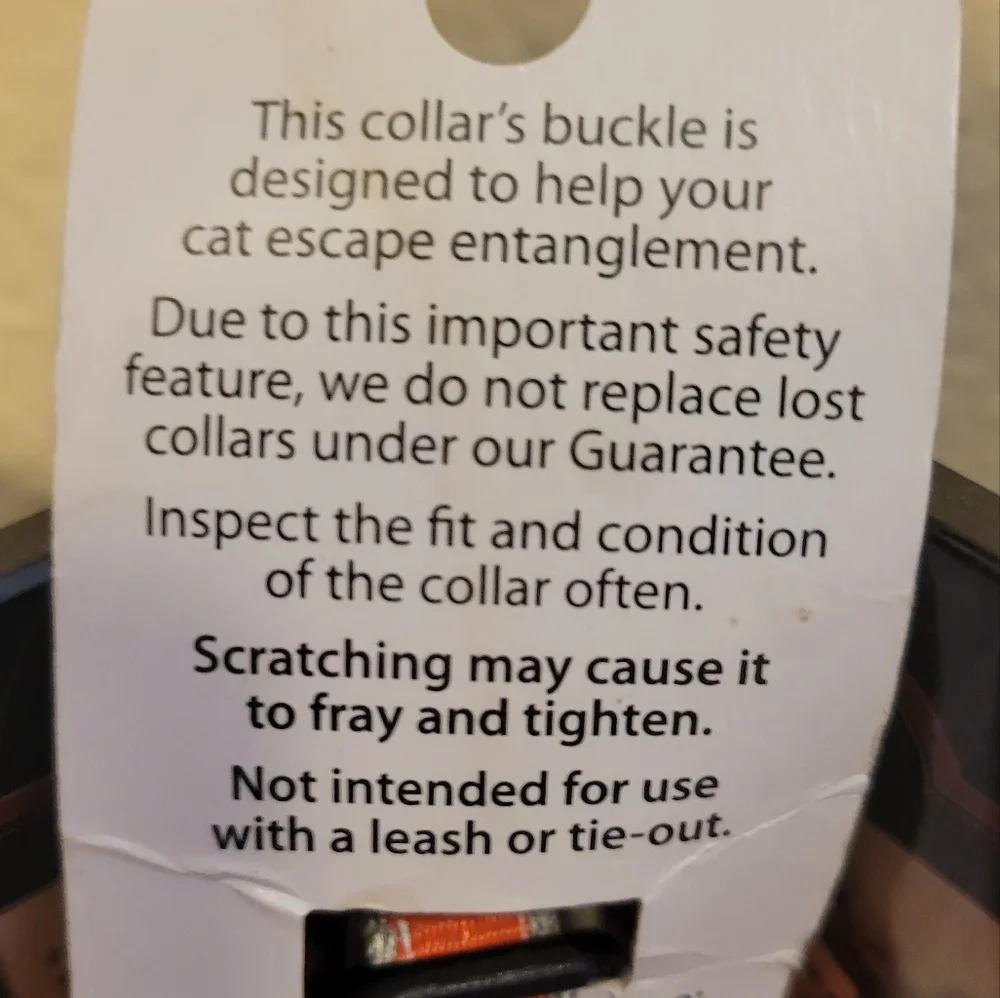 Reflective cat collar with safety buckle